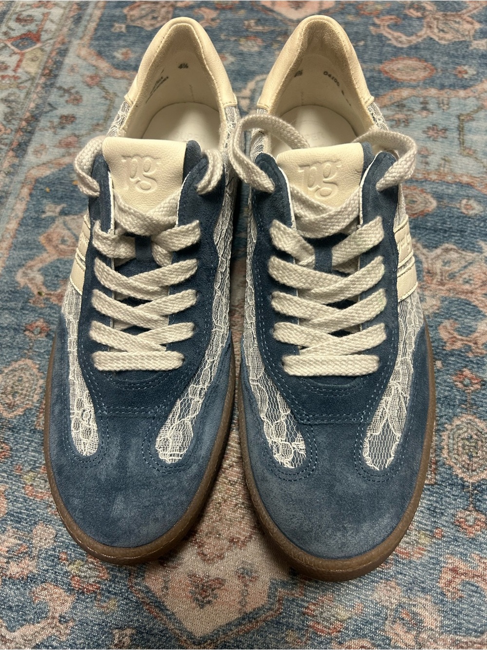 Women’s (Paul Green) Blue Suede Lace Accent Sneakers - Cream Details